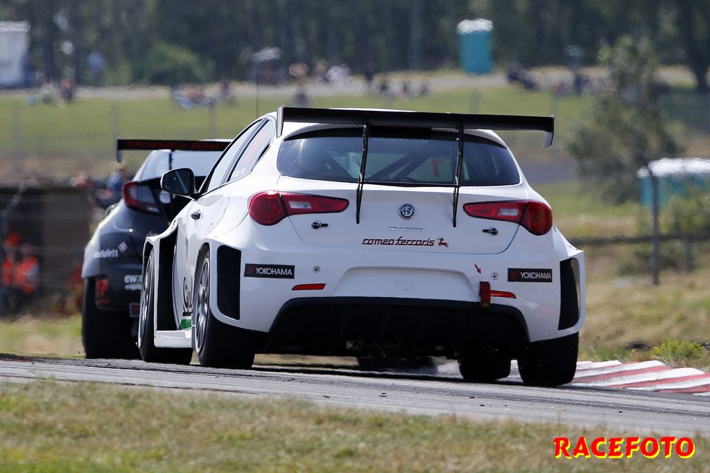 Den kuperede svenske bane bød på nye udfordringer. Næste gang er det imidlertid det danske team, der har lidt ekstra viden på forhånd, for TCR Scandinavia kommer nemlig til Jyllandsringen ved Grand Prix Danmark den 6-8. september.
(Foto: Bengt-Åce Gustavsson/Racefoto.se)